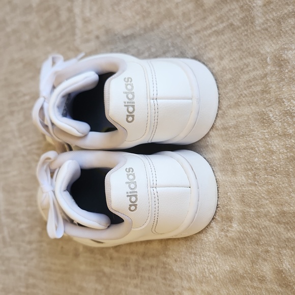 White Adidas with Cloudfoam Comfort Insoles 💎 - Picture 5 of 6